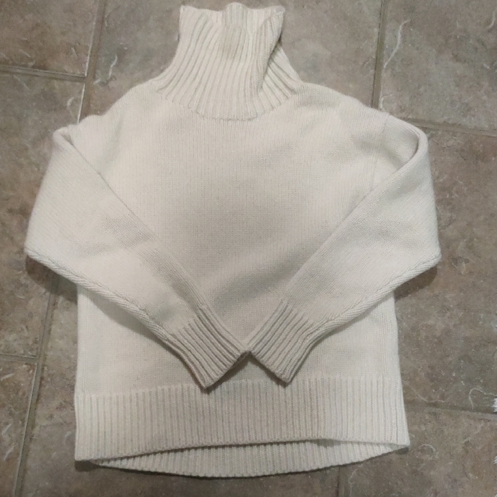Rag & Bone Cream Turtleneck Sweater. XS